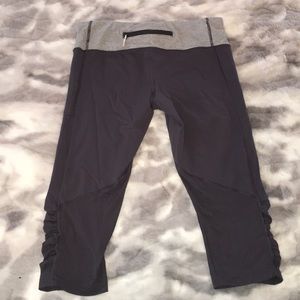 Lululemon charcoal gray Capri legging EUC